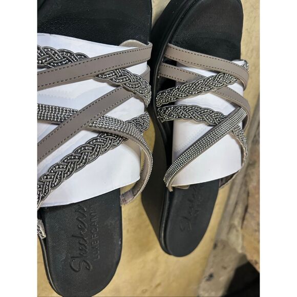 Skechers Luxe Foam Taupe & Silver Wedge Sandals Women’s Size 11 - Picture 8 of 9